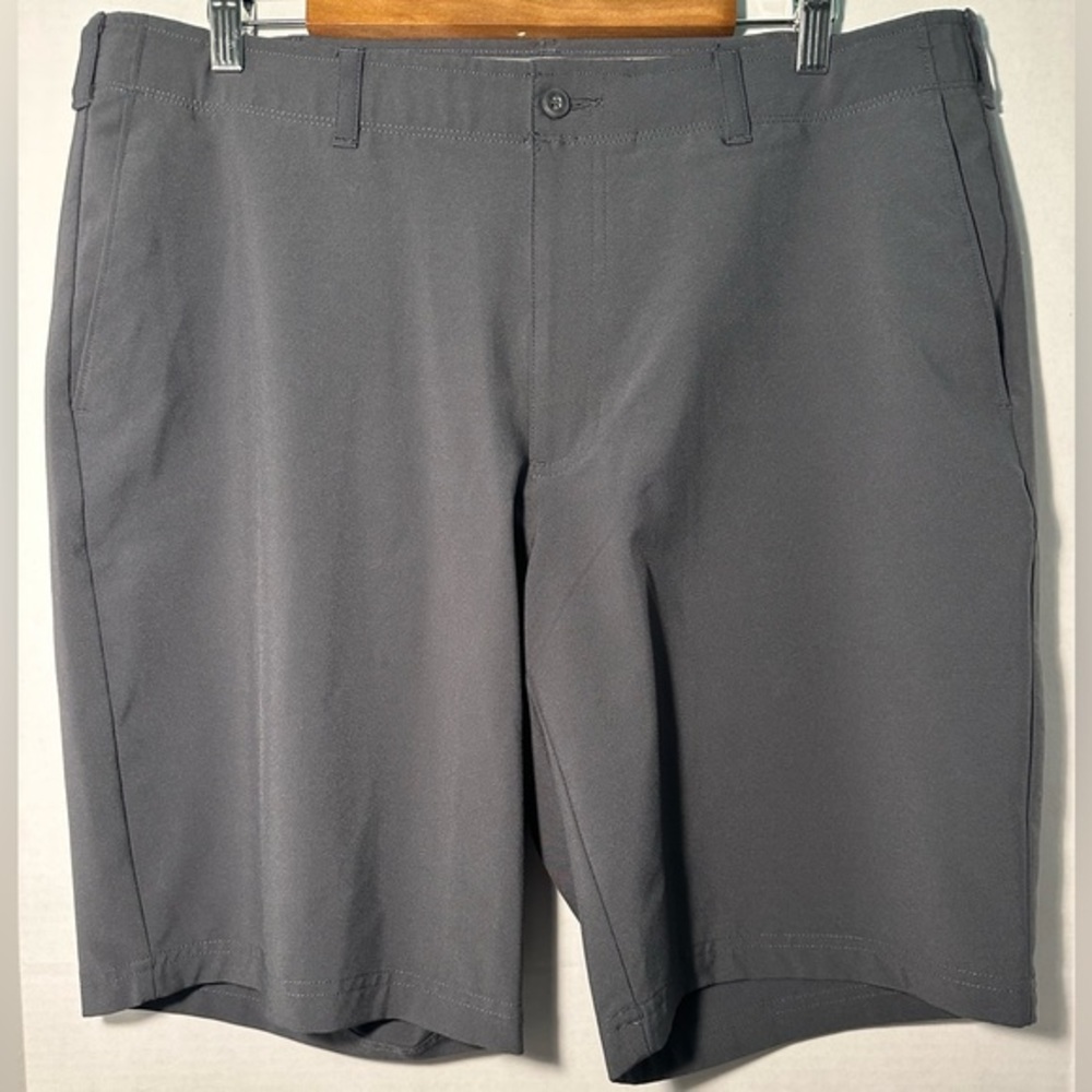 Men’s Ben‎ Hogan Flat Front Golf Shorts. Gray. Size 38